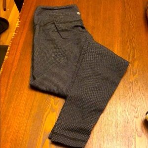 Lululemon Wunder Under leggings in pin dot print
